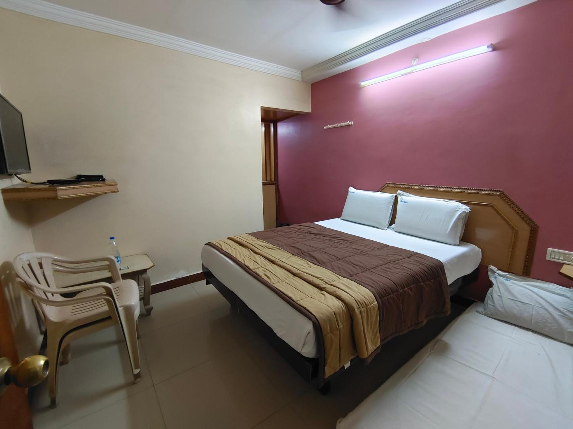Hotel DKR RESIDENCY Tirupati Zimmer foto