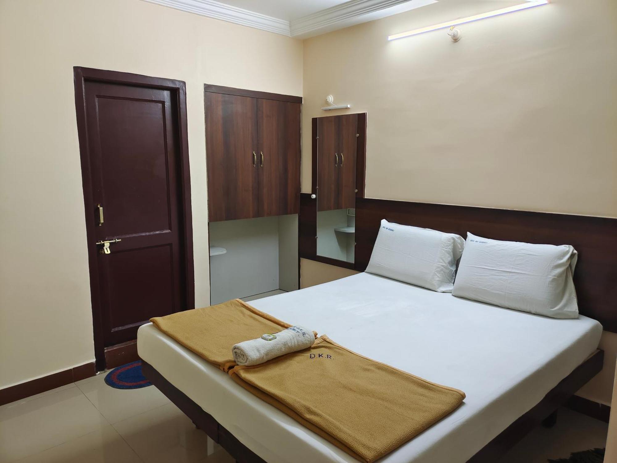Hotel DKR RESIDENCY Tirupati Exterior foto